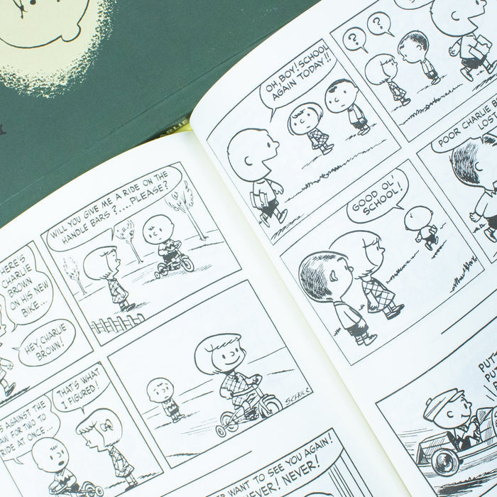 Peanuts Boxed Set: The Classic Peanuts Collection: Includes 3 Art Cards!
